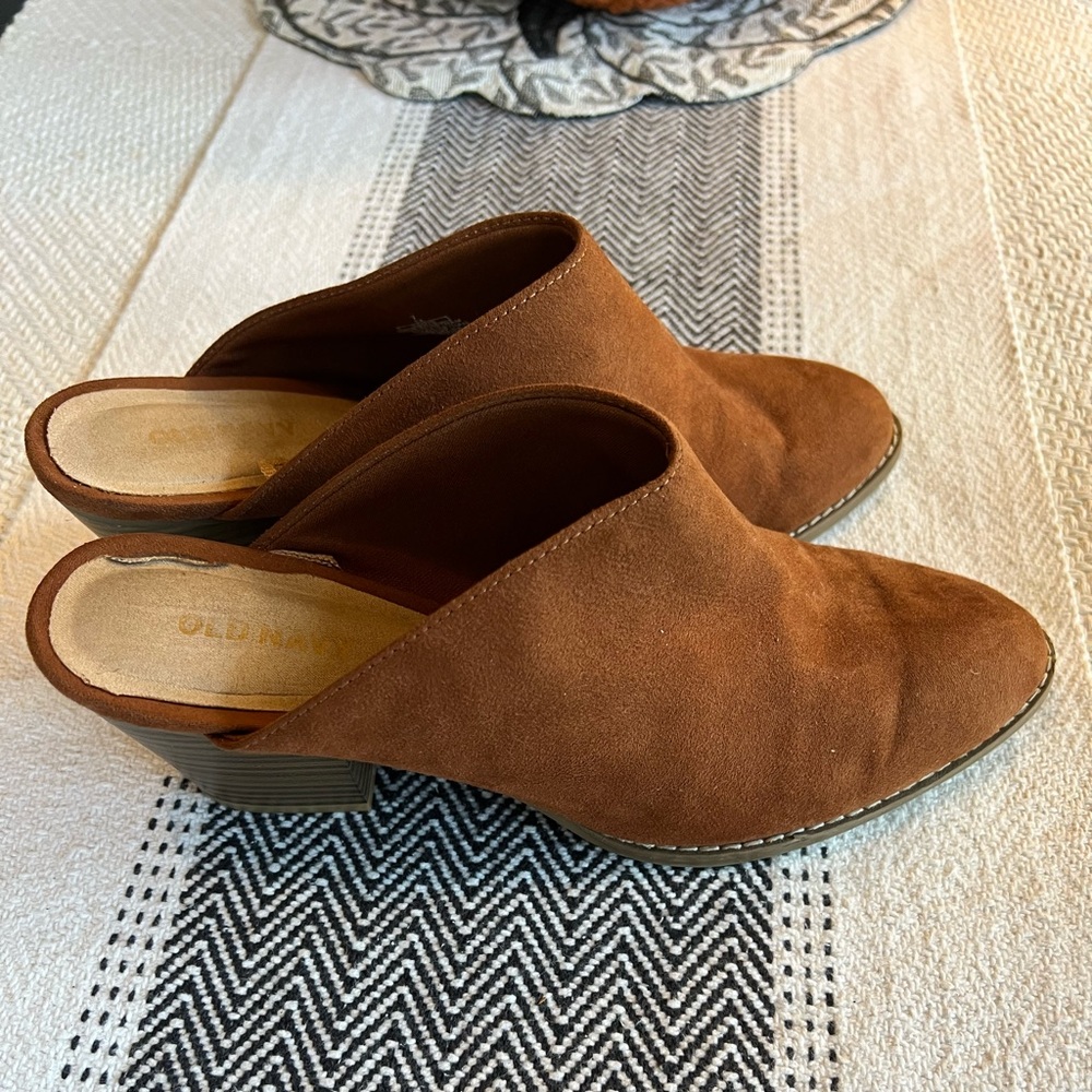 Low high heels Old Navy